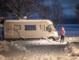Norwegia camping Steinkjer kamper snieg