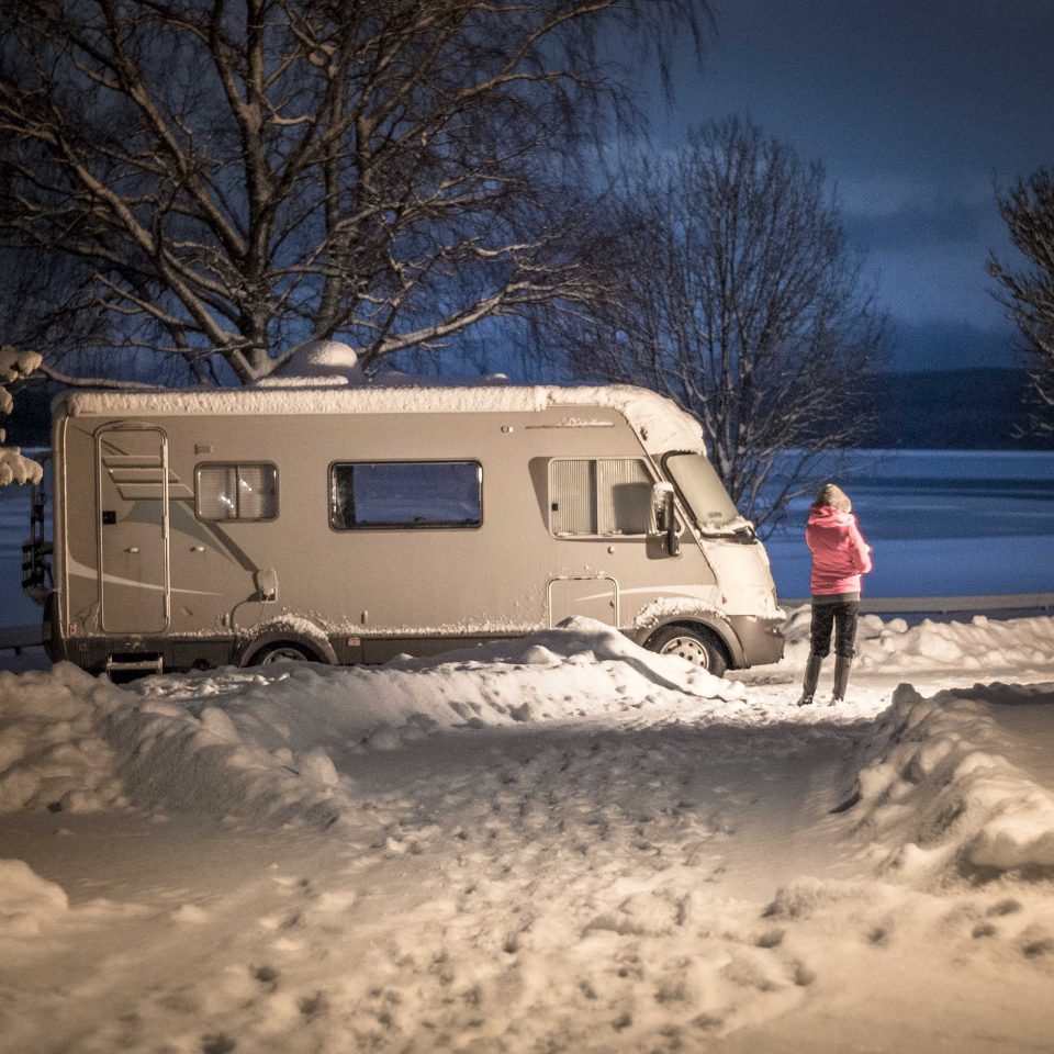 Norwegia camping Steinkjer kamper snieg