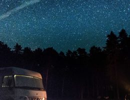 binduga drapacz kamper gwiazdy pole namiotowe