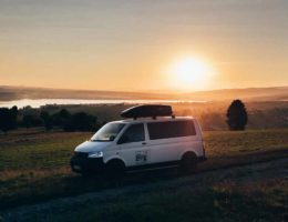 nomadzi. bus przerobiony na mieszkanie, którego wypożyczyliśmy z firmy Lost Road