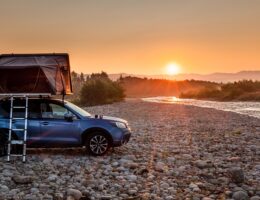 namiot dachowy nad rzeką Białką