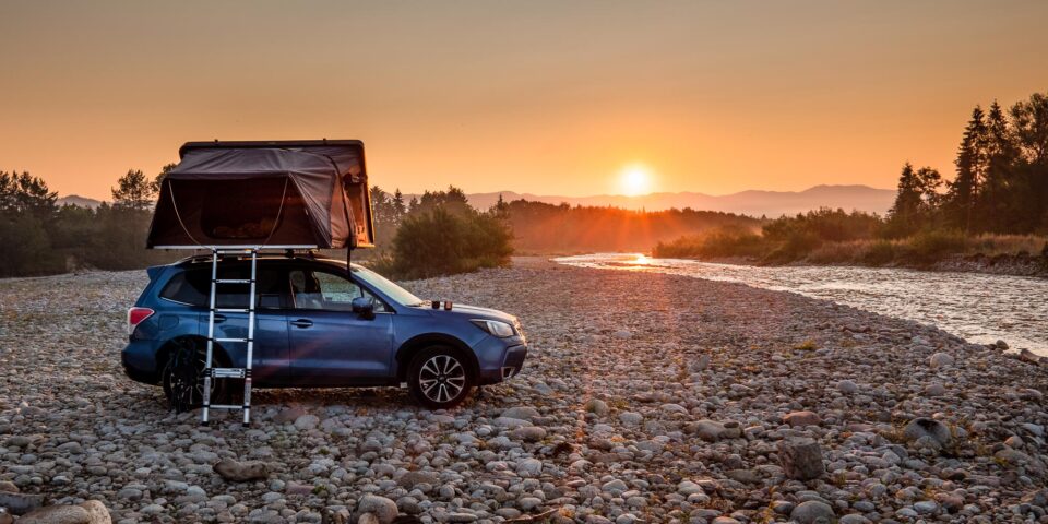 namiot dachowy nad rzeką Białką